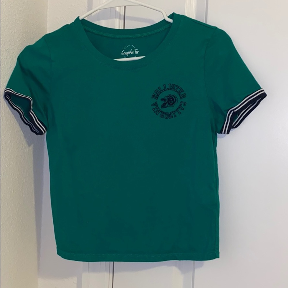 Graphic hollister tee shirt